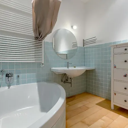 Guesthost - Teatro Duse Duplex Flat Bologna