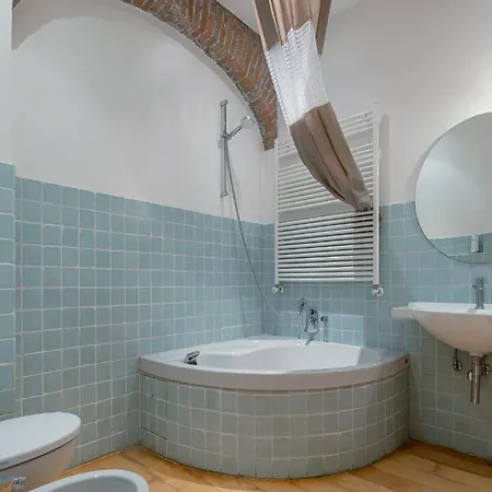Guesthost - Teatro Duse Duplex Flat * Bologna