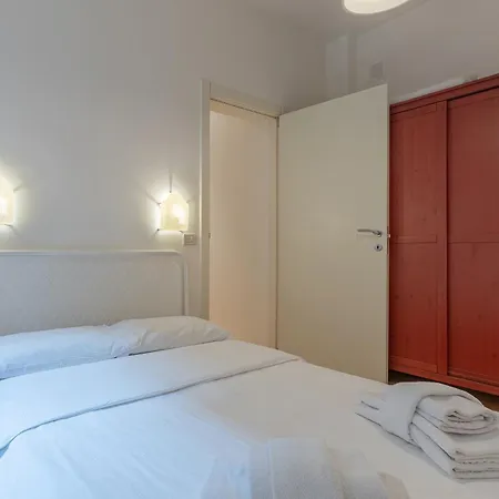 Guesthost - Teatro Duse Duplex Flat Apartman
