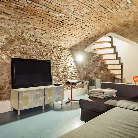 Guesthost - Teatro Duse Duplex Flat Apartman