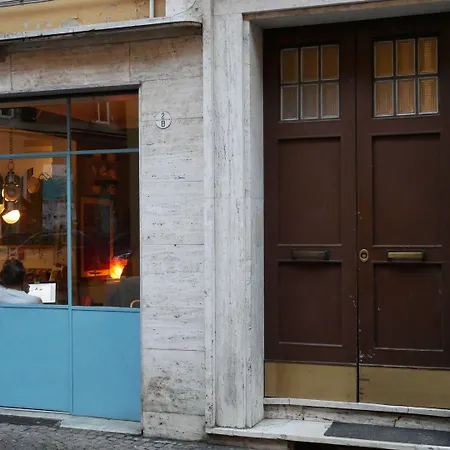 Guesthost - Teatro Duse Duplex Flat Apartment Bologna