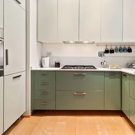 Guesthost - Teatro Duse Duplex Flat Apartman