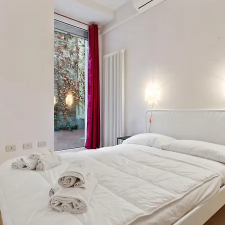Guesthost - Teatro Duse Duplex Flat Apartment *