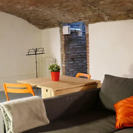 Guesthost - Teatro Duse Duplex Flat Apartman