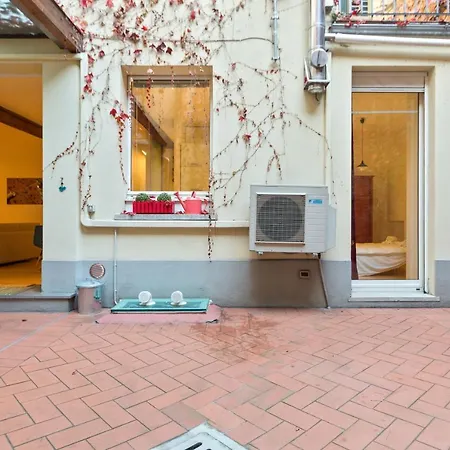 Guesthost - Teatro Duse Duplex Flat Apartman Bologna