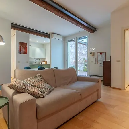 Guesthost - Teatro Duse Duplex Flat Апартаменты Болонья