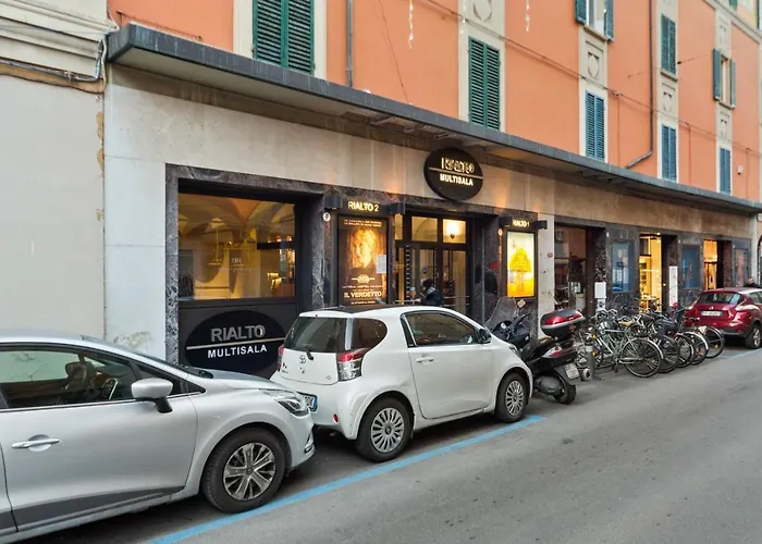 Guesthost - Teatro Duse Duplex Flat * بولونيا